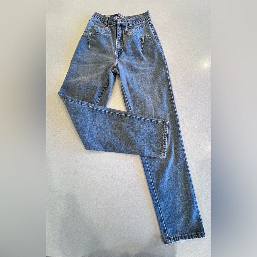 Jordache Vintage High Waisted Jeans Detailed front pockets Bare back